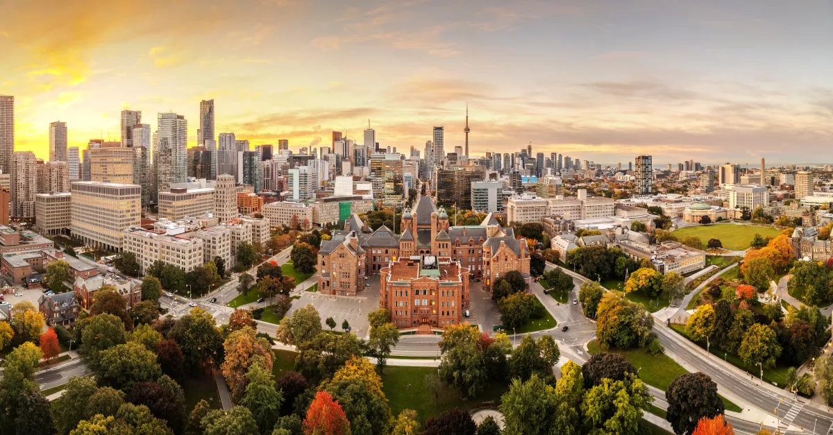 Toronto,,Ontario,,Canada,Panoramic,Skyline,At,Dawn,In,Early,Autumn.