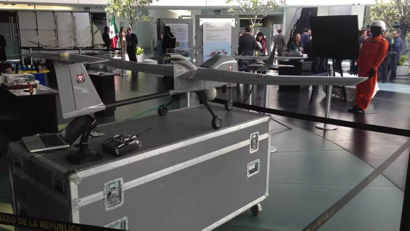 exposicion de drone de la marina