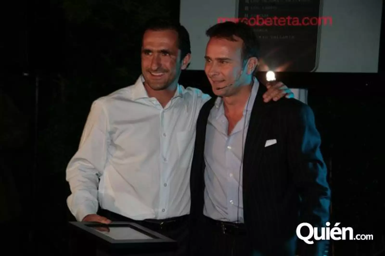 Marco Beteta entrega reconocimientos a los mejores Restaurantes