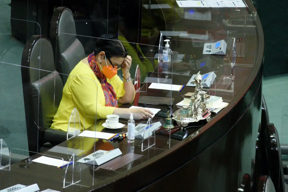Dulce María Sauri, presidenta de la mesa directiva, durante la sesión ordinaria de la Cámara de Diputados.