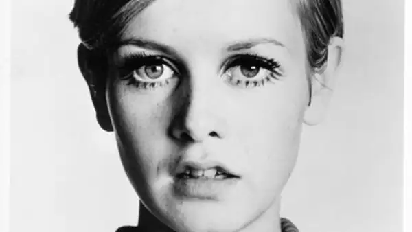 Twiggy marcó tendencias como la primer supermodelo de la historia. El pixie cut fue su sello personal: clásico, elegante y atrevido a la vez.
