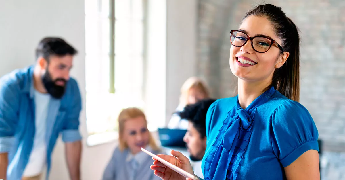 Retrato de una mujer emprendedora con el logo de AT&T Business