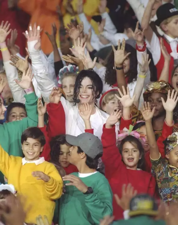 El bailarín asegura que Michael tenía una sofisticada red de pedofilia.