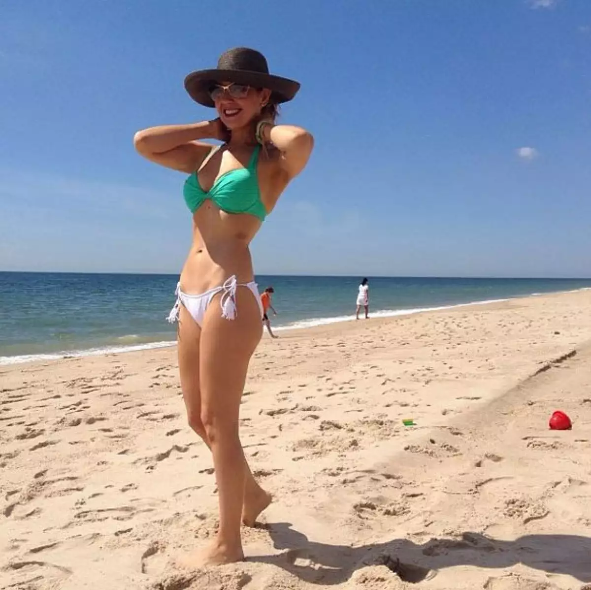 Thalía estaba pasando un momento agradable antes de encontrarse con el alambre.