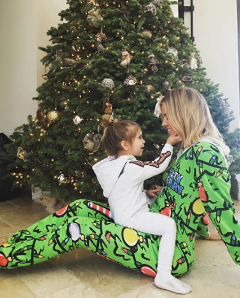 Khloé además disfrutó de los regalos con su otra sobrina, Penelope.