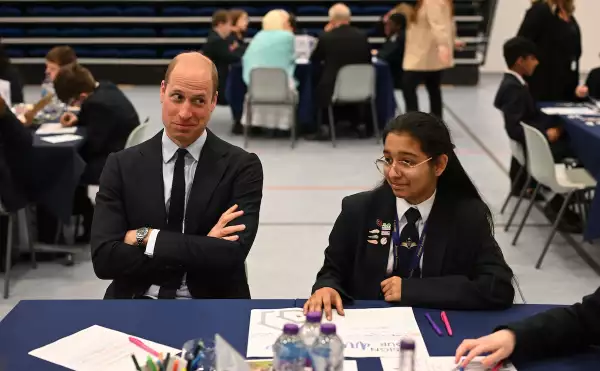 Príncipe William visita St. Michael's Church of England High School