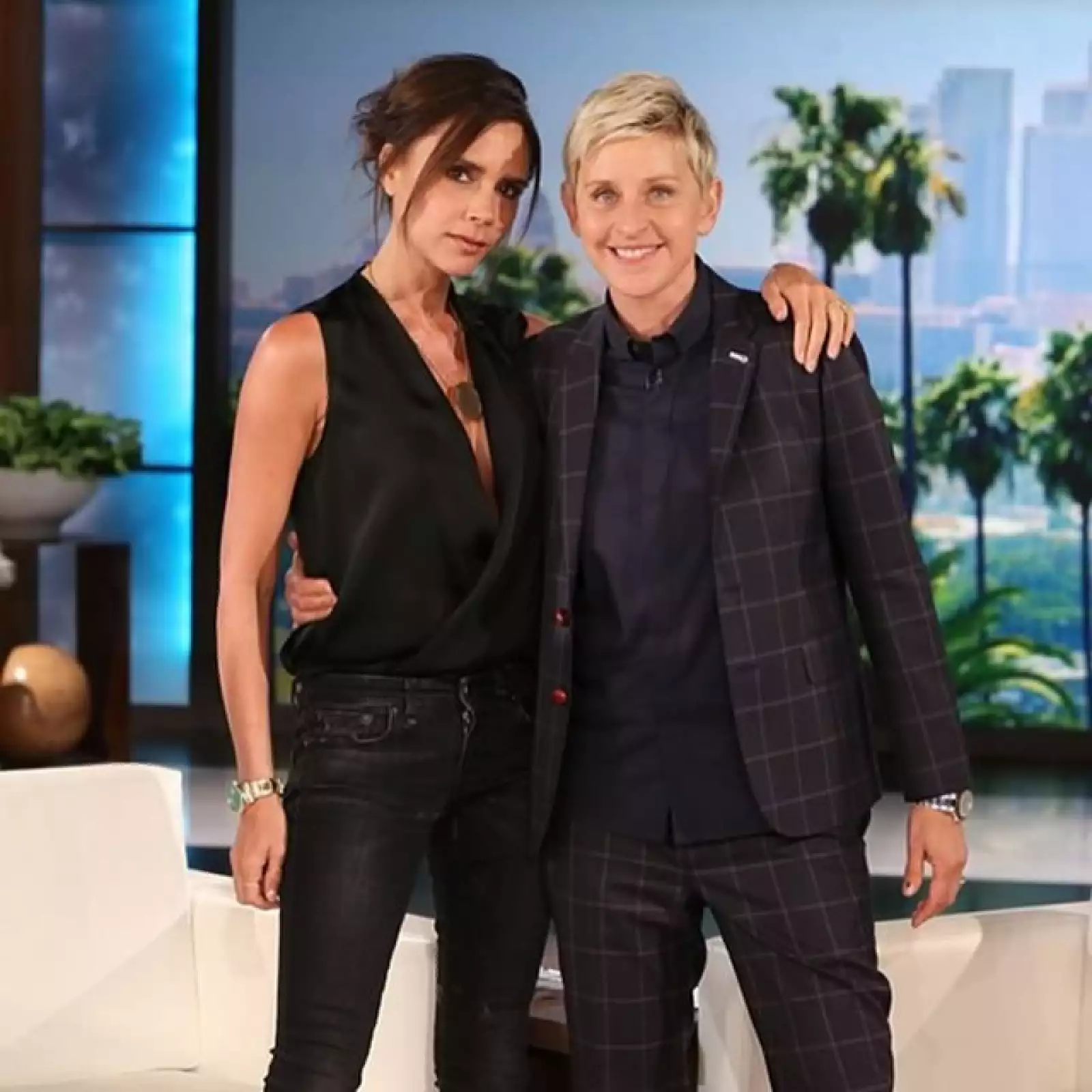 ¡Par de mujeres exitosas! Victoria y Ellen posaron para las cámaras y a nosotros nos encantó verlas juntas.