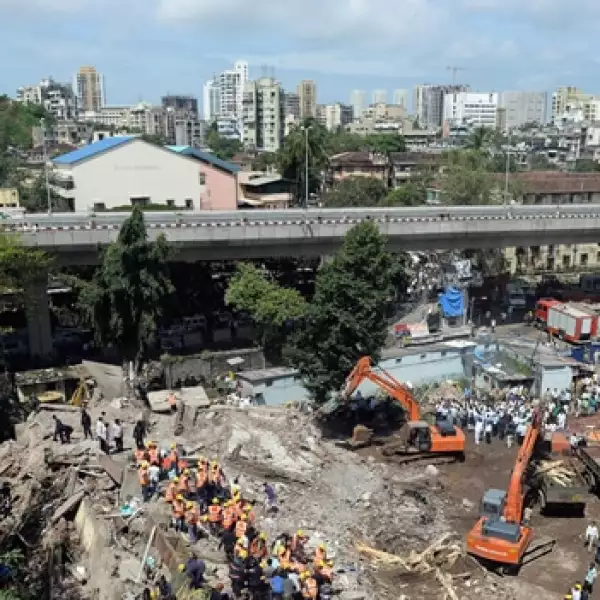edificio colapsado en india