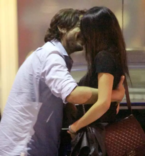 Esta imagen resulta bastante confusa pues pareciera que Diego está besando a Olga, sin embargo es engañosa.