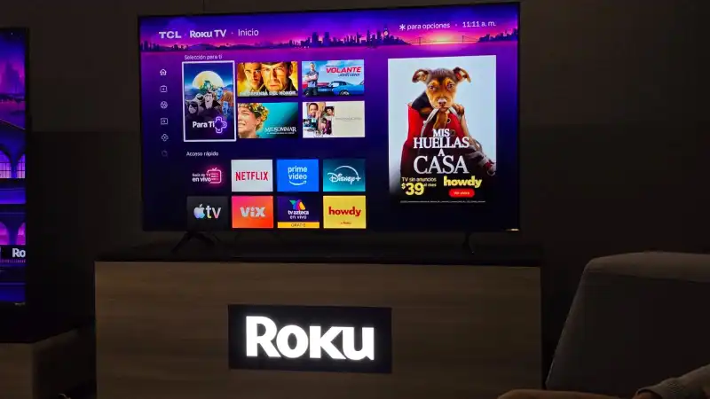 Nueva pantalla de inicio de Roku con recomendaciones de series y películas, categorías de contenido y accesos a aplicaciones de streaming.