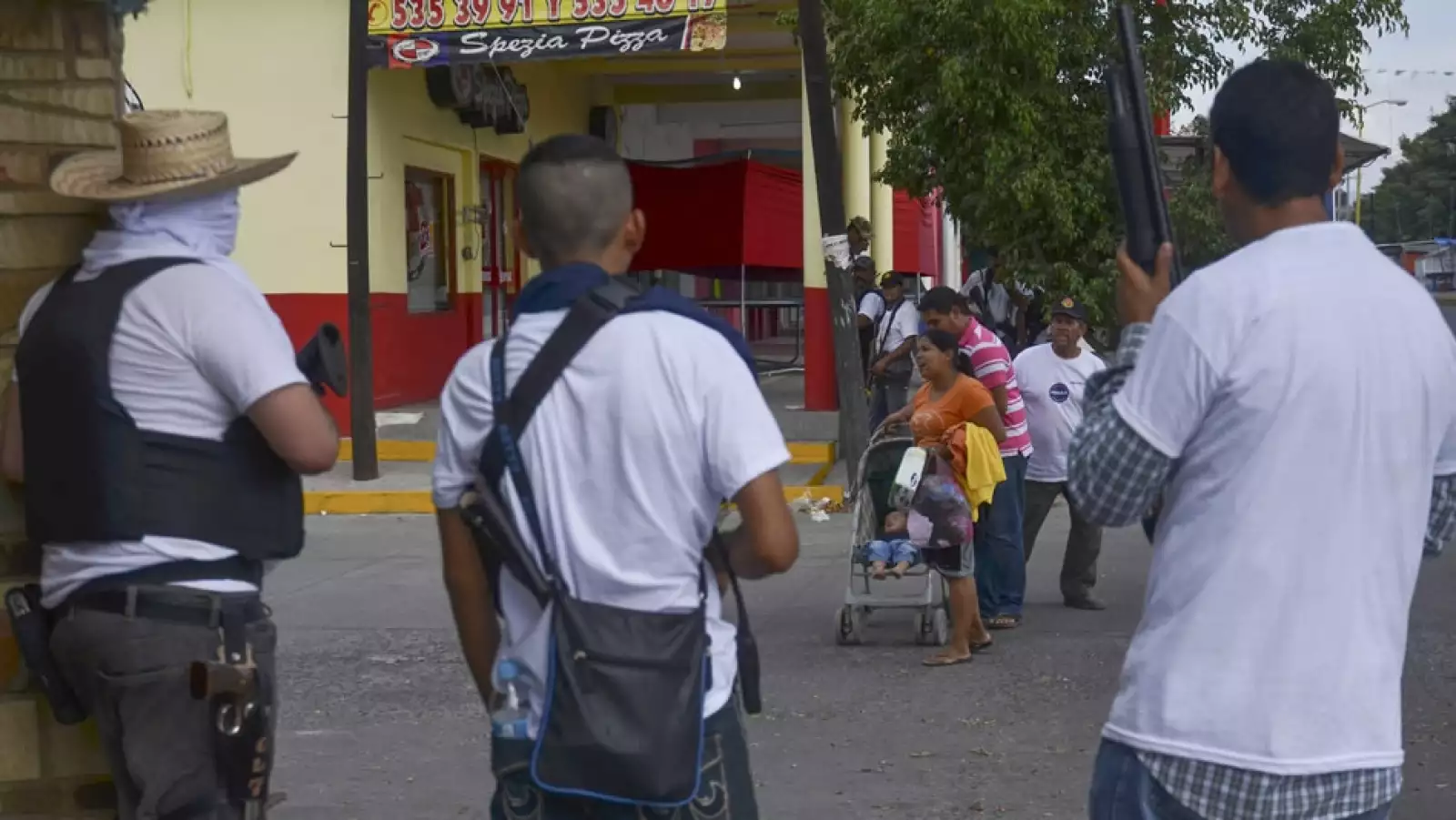 Autodefensas ingresan a Nueva Italia