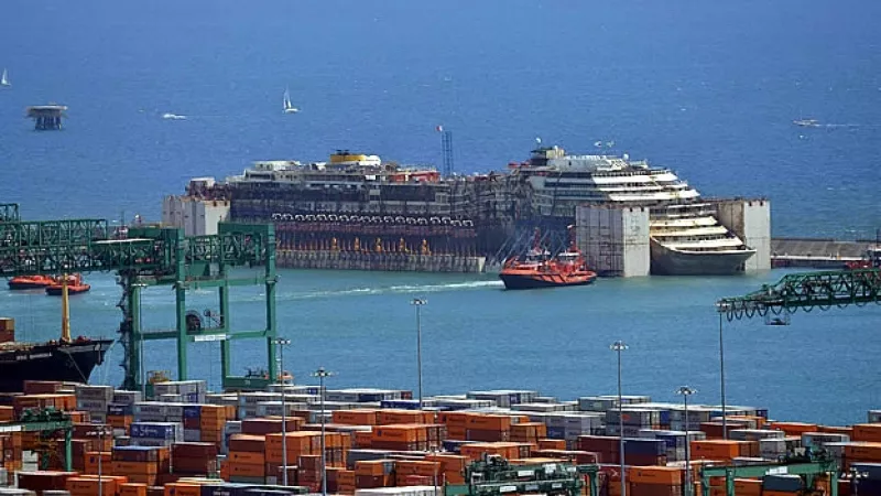Costa Concordia puerto Genova