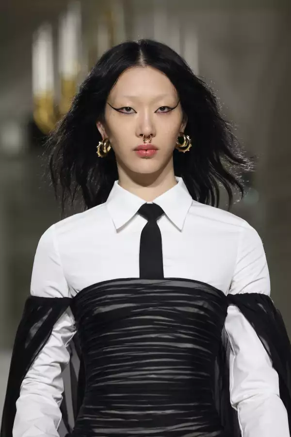 Valentino : Runway - Paris Fashion Week - Womenswear Fall Winter 2023-2024