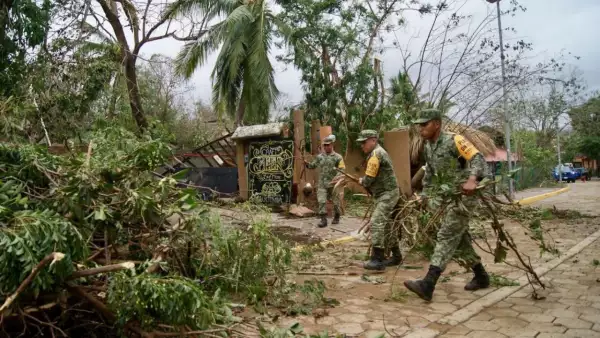 El municipio de Santa María Tonameca en Oaxaca fue uno de los más afectados tras el paso del huracán Ágatha.