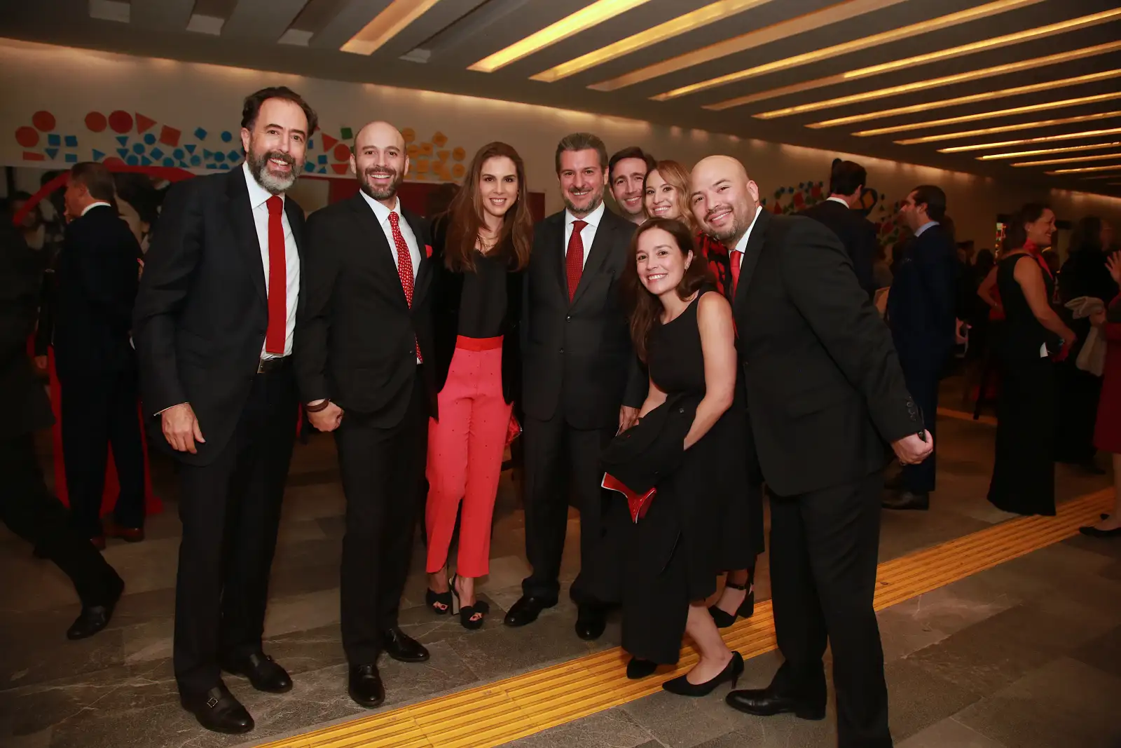 CENA EN ROJO