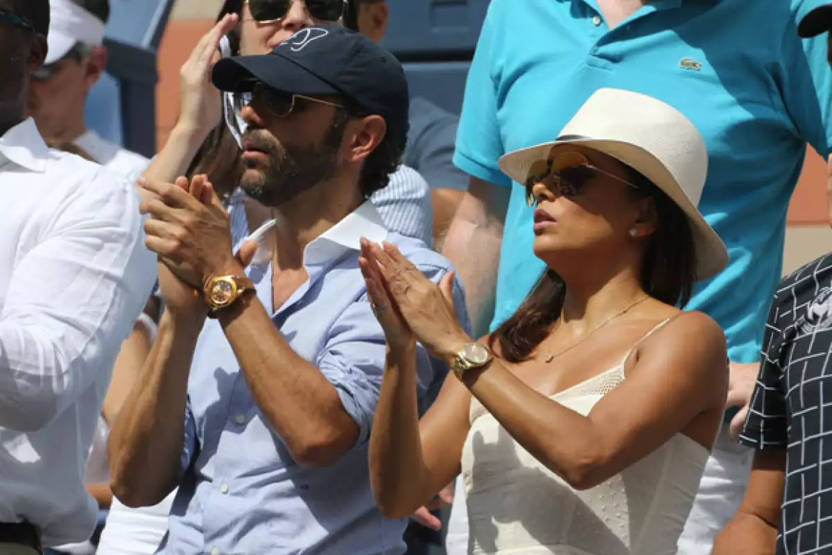 Mientras avanzaba el partido y Serena perdía puntos, la pareja mostraba lo metidos que estaban en cada set.