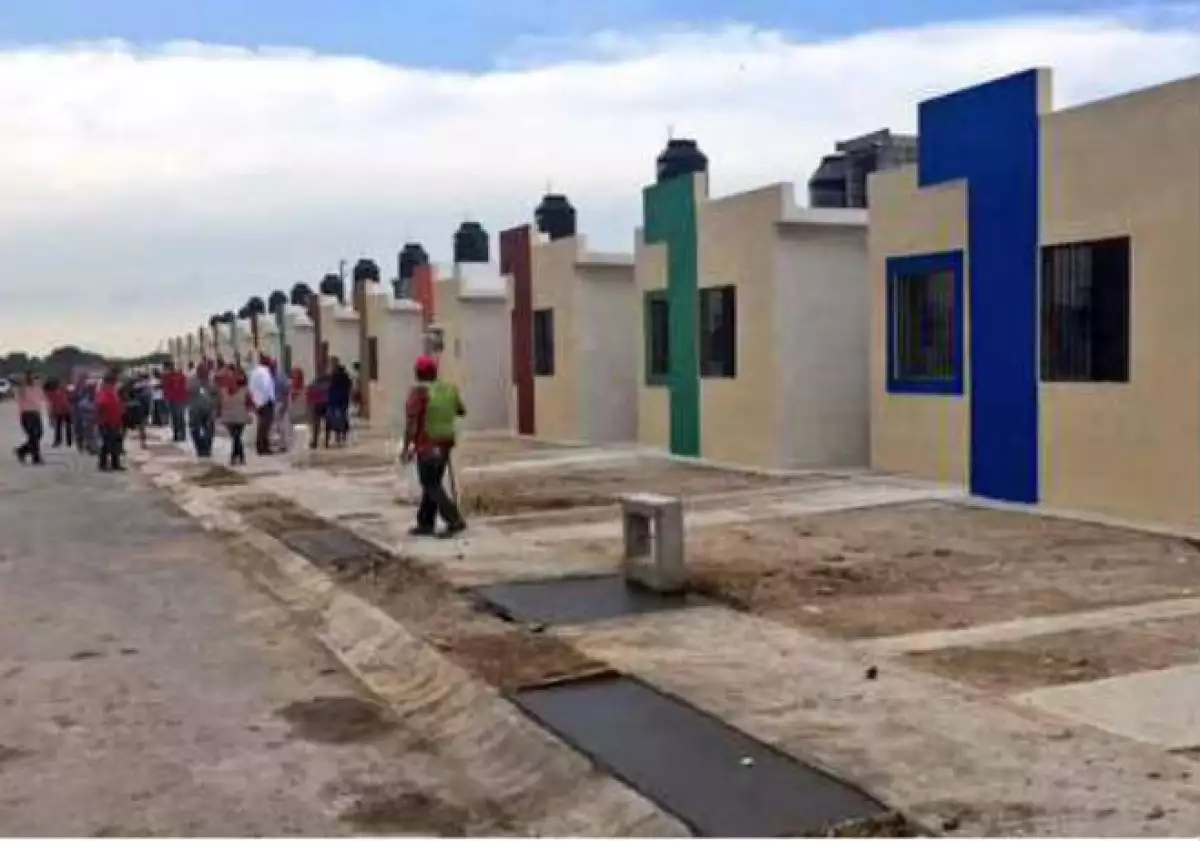 Infonavit entrega viviendas en Ciudad Acuña