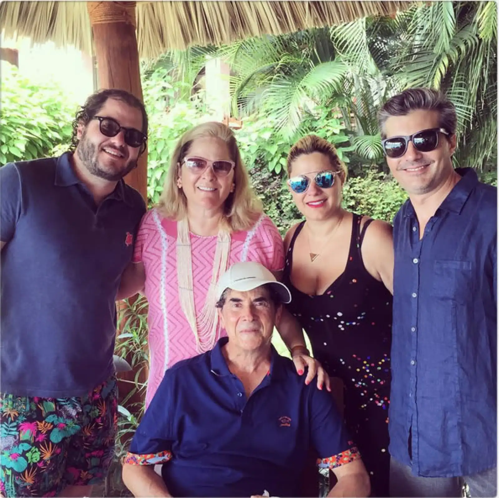 Celebrando a su papá Federico Sada junto con su mamá, Liliana Melo de Sada, su esposo Ernesto Ibarra y su hermano Mauricio Sada.