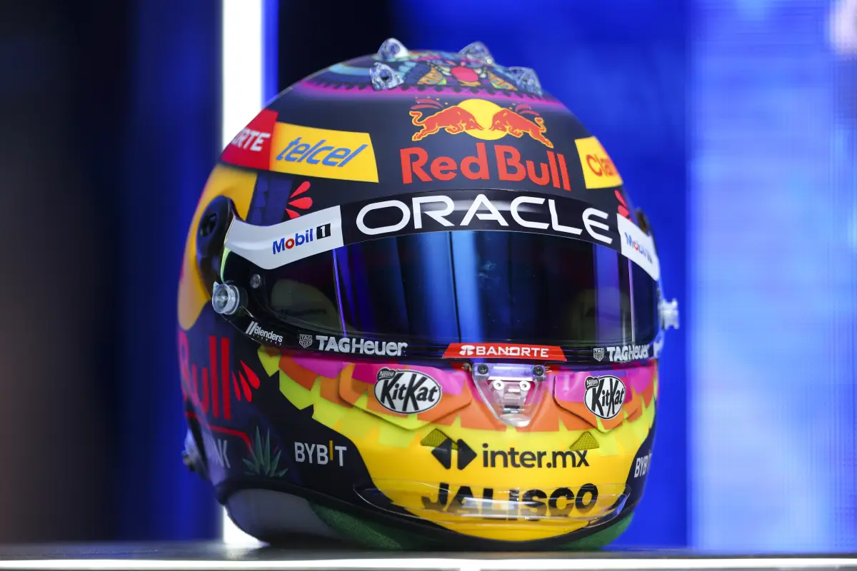 casco checo perez gp mexico 2023