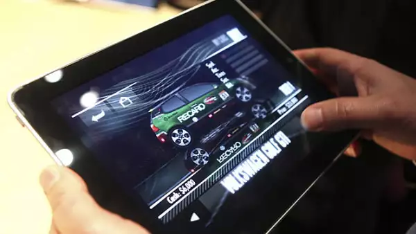 El iPad permitirá jugar juegos con una mayor resolución y calidad que su hermano menor, el iPod Touch. Electronic Arts, empresa creadora de juegos será la mayor proveedora de videojuegos.