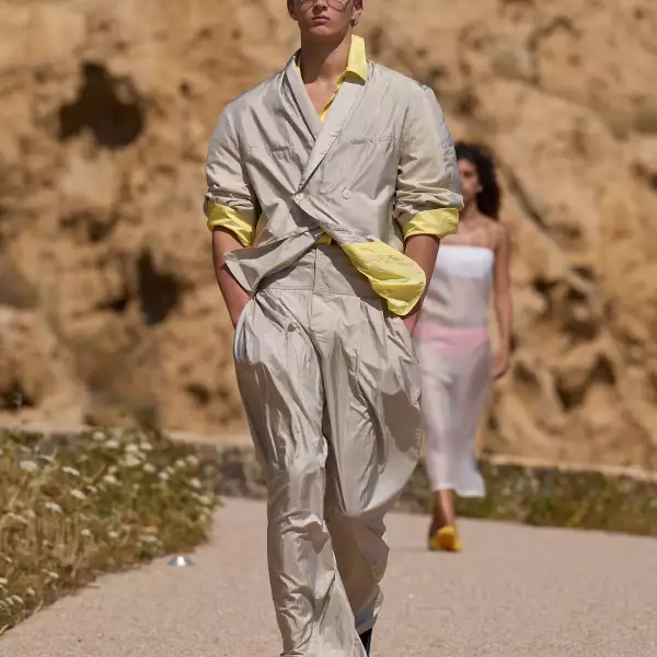 Jacquemus PO S27 008.jpg