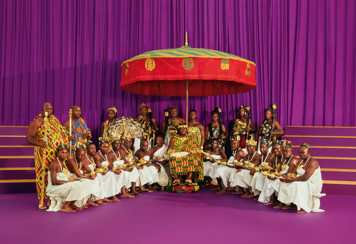 Su majestad Otumfuo Osei Tutu II para el calendario Pirelli 2024.