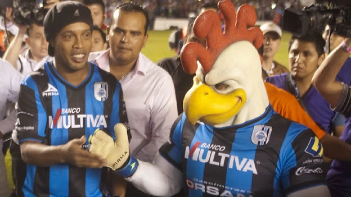 astro del futbol Ronaldinho fue blanco de un comentario racista por parte de un militante panista de Querétaro