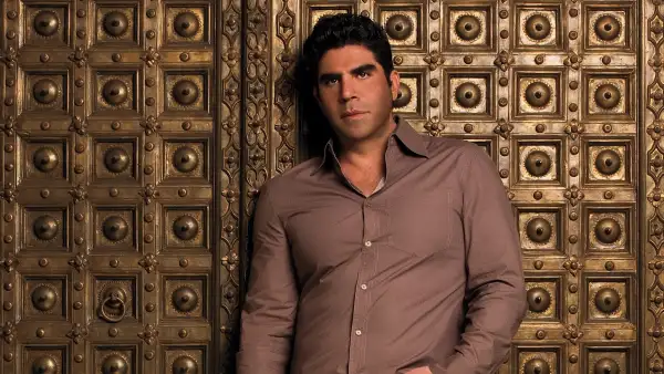 Jorge Kahwagi posando para Quién.