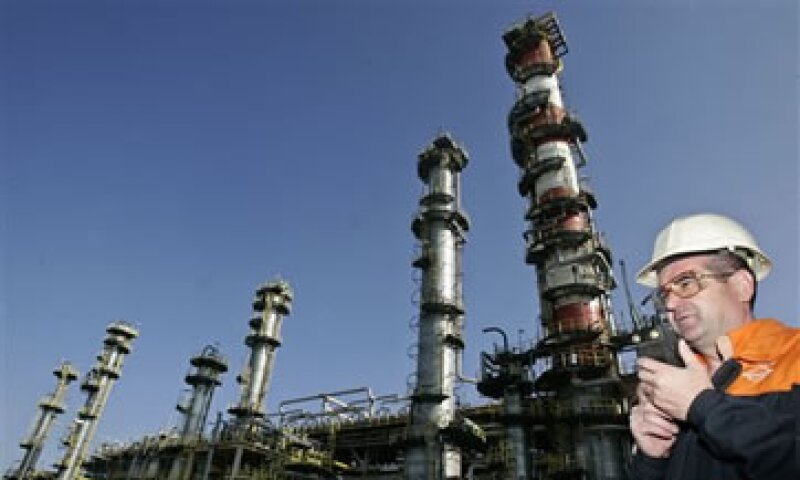 Para Pemex, obtener una participación similar a la que busca en Repsol en otra petrolera, le hab´ria costado entre 10,000 y 30,000 mdd. (Foto: AP)