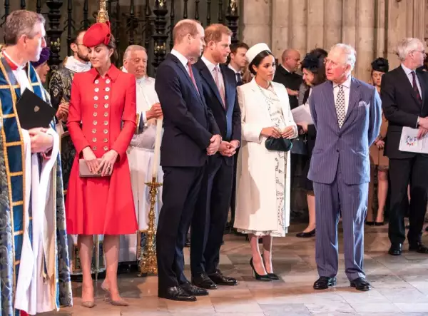 Kate Middleton, príncipe William, príncipe Harry, Meghan Markle y el príncipe Carlos
