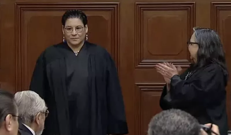 Investidura de Lenia Batres