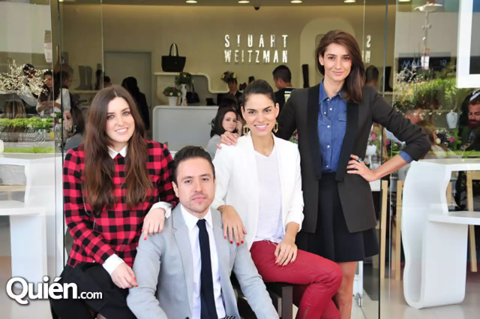 Sophia Lascurain,Álvaro Valadéz,Pilar Muñoz,Mariana Padilla