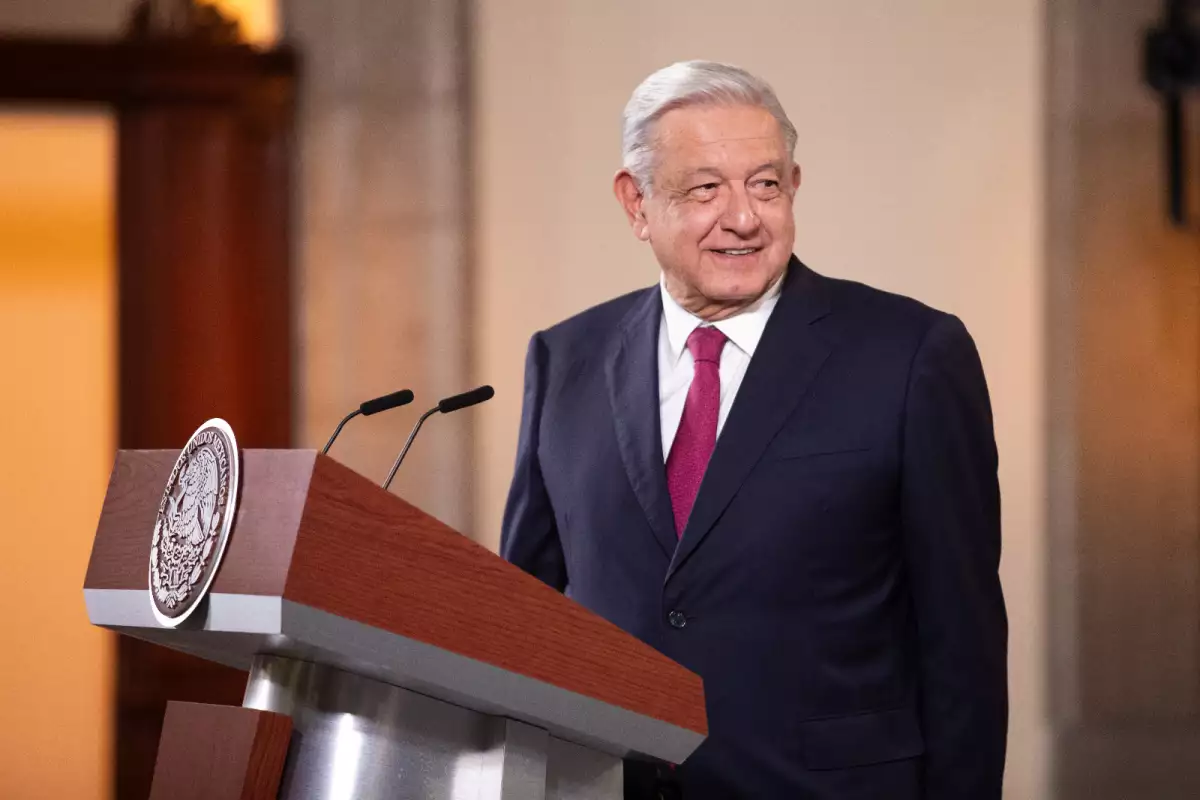 AMLO-corte-libros.jpeg