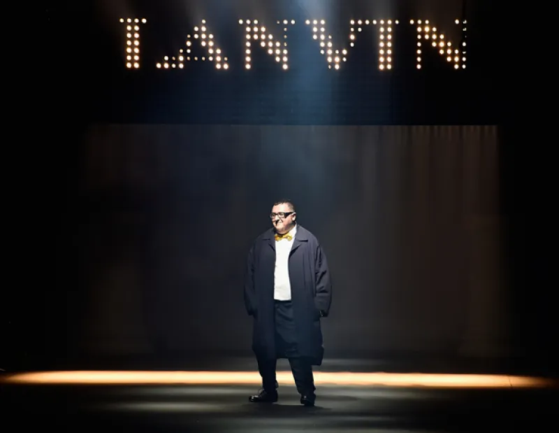 La casa de moda Lanvin anuncia la salida del diseñador marroquí después de 14 años como director creativo.