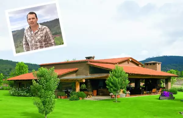 Casa de Javier Ochoa, el arquitecto responsable de construir algunas de las casas más bellas en este paraíso de la sierra de Jalisco.