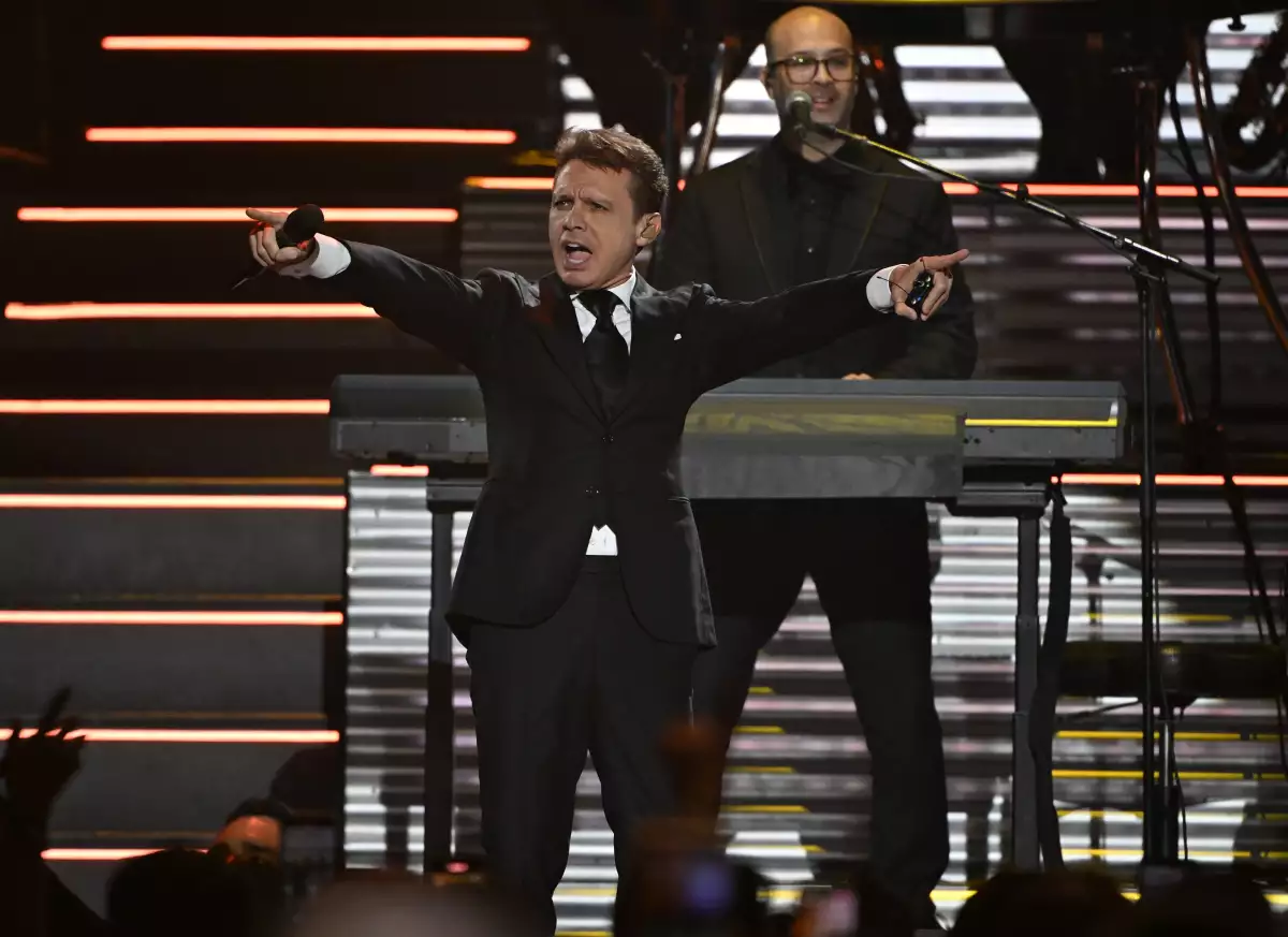 Luis Miguel hace historia con la gira latina más taquillera de la historia