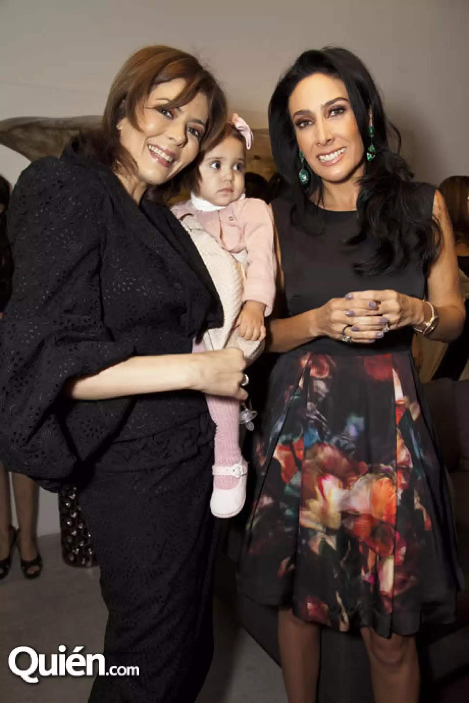 Sandra González de Alonso, Lucía Alonso y María Laura Medina de Salinas