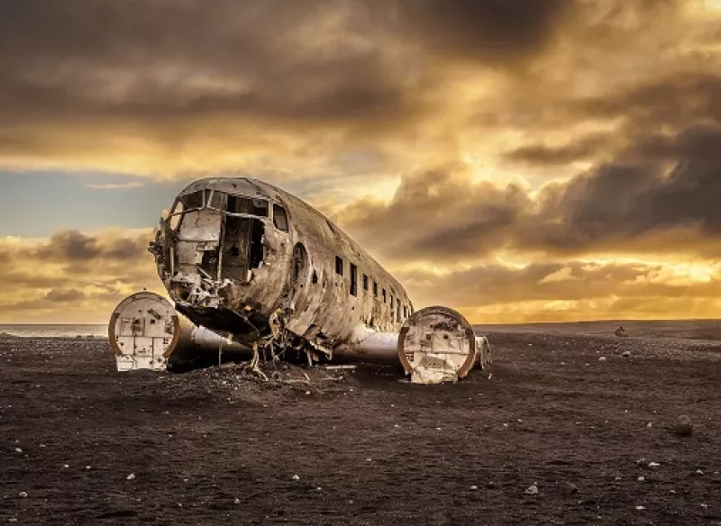 avi�n viejo abandonado