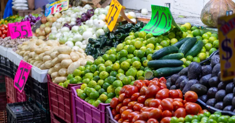 Los precios de la canasta básica en México que bajaron y dónde comprar más barato, según Profeco