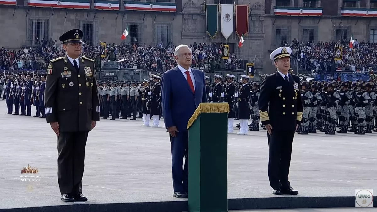 El presidente al inicio del desfile