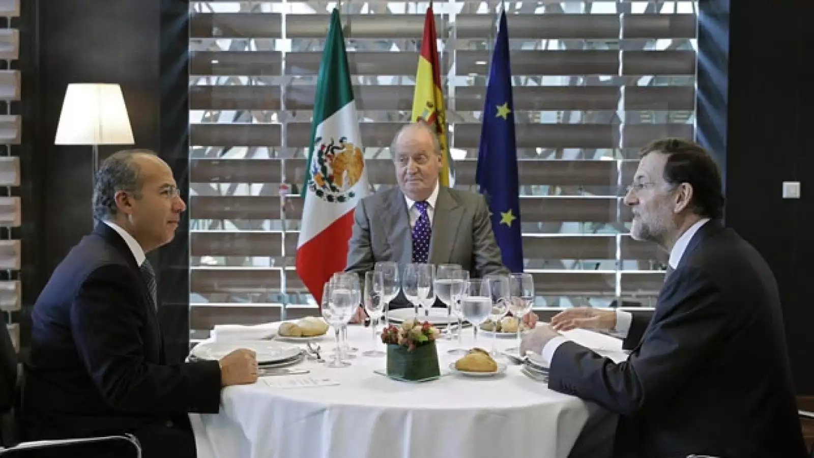 calderon con el rey de españa y mariano rajoy