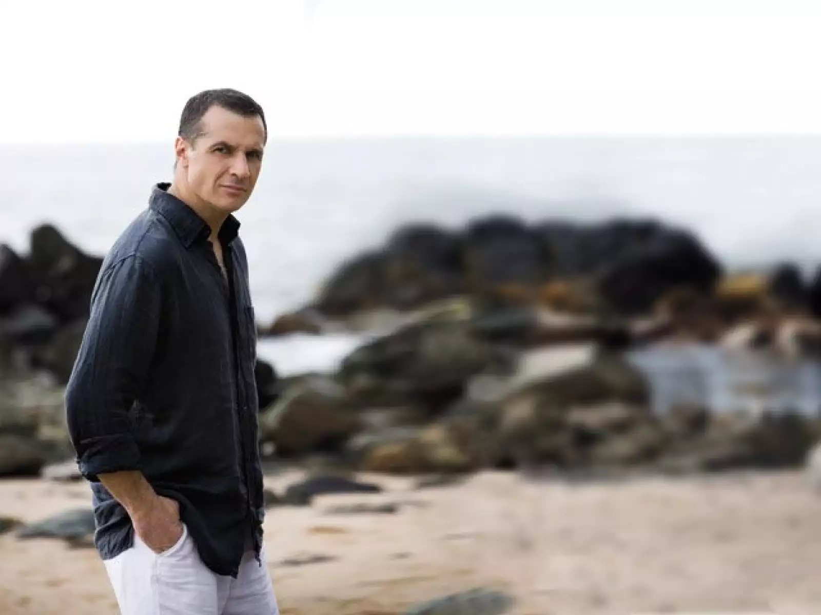 Antonio asegura que se mantiene en forma corriendo una hora diario.