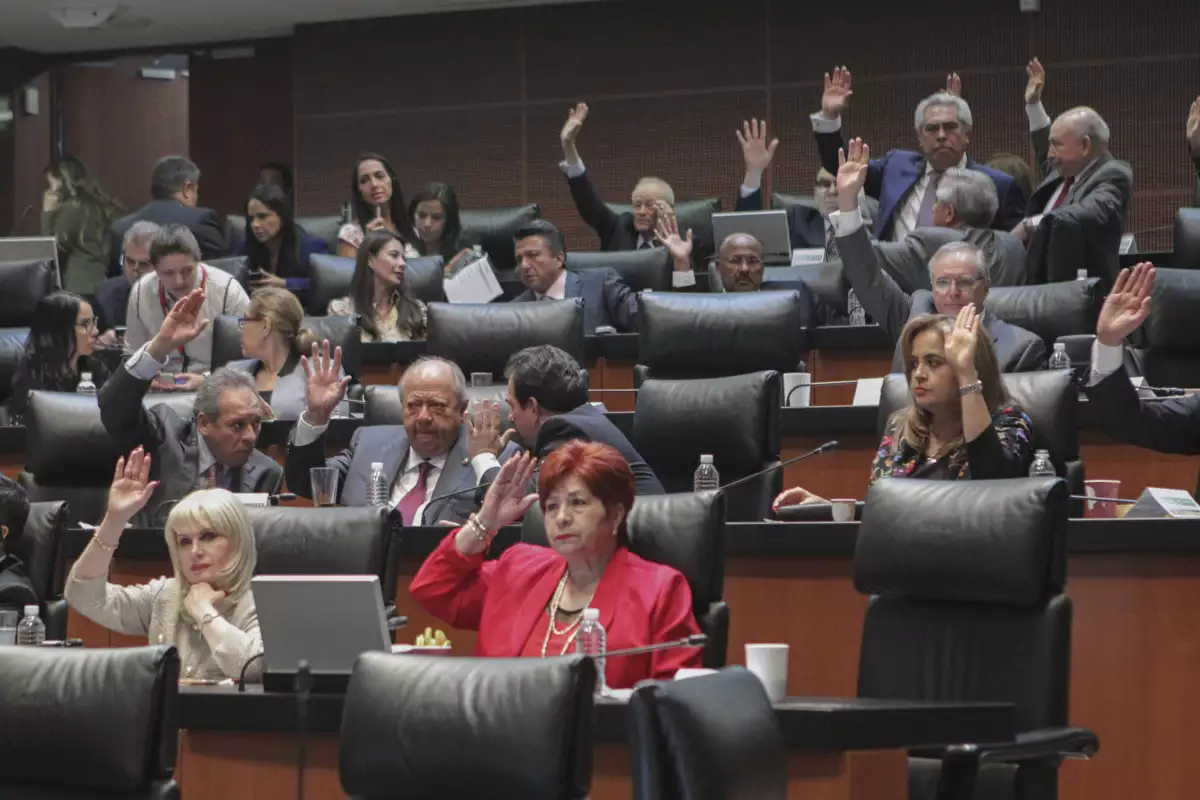 Los senadores avalaron la Ley General de Responsabilidades Administrativas para combatir los actos de corrupción de los servidores públicos.