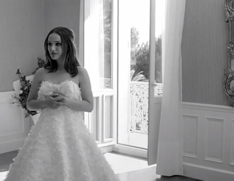 Natalie Portman usa un vestido Dior Couture.