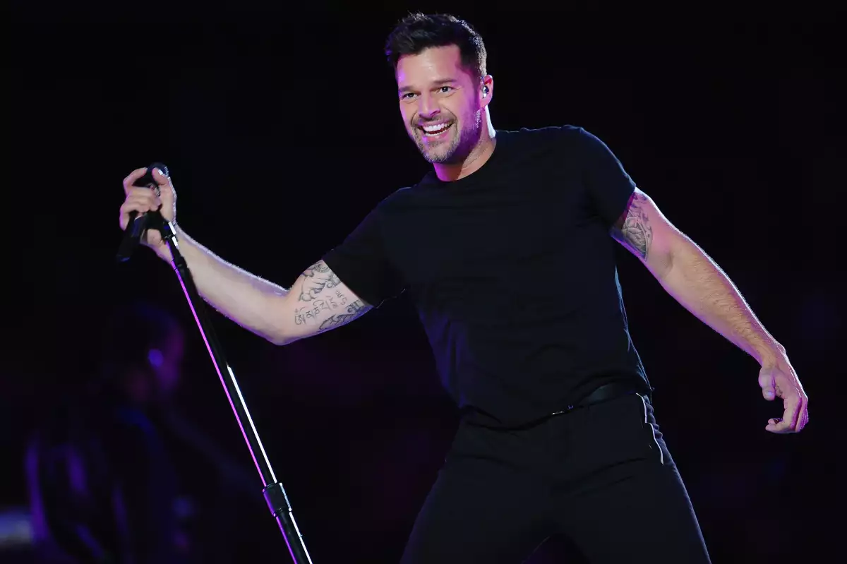 emiten-orden-restriccion-ricky-martin