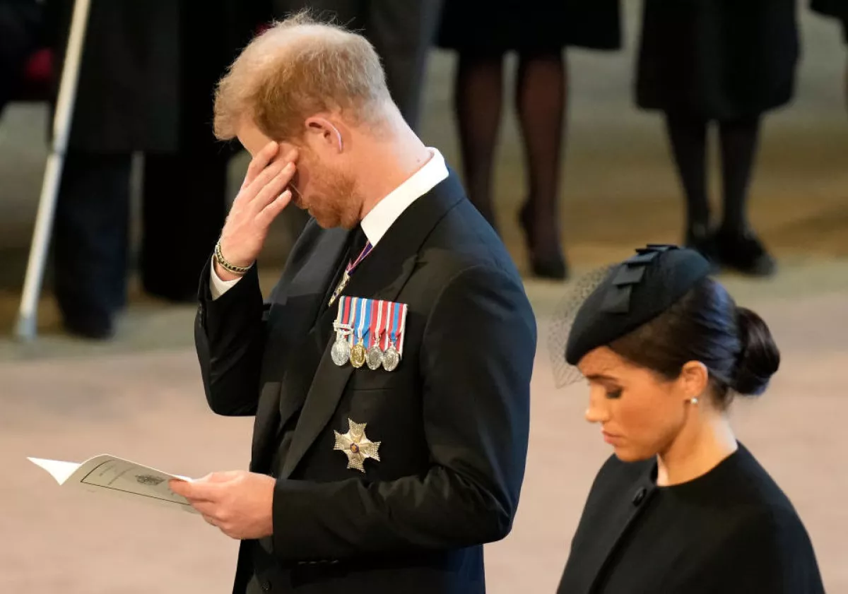 The Coffin Carrying Queen Elizabeth II Is Transferred From Buckingham Palace To The Palace Of Westminster