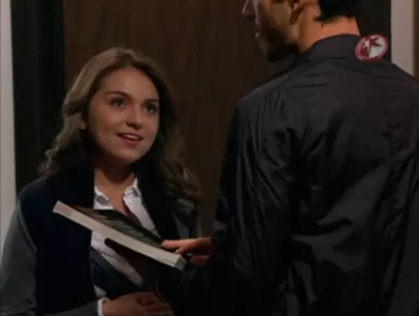 La hija de Angélica Rivera y José Alberto Castro desfiló por su primera alfombra roja en Acapulco y nos confesó que está feliz de seguir los pasos de su mamá.