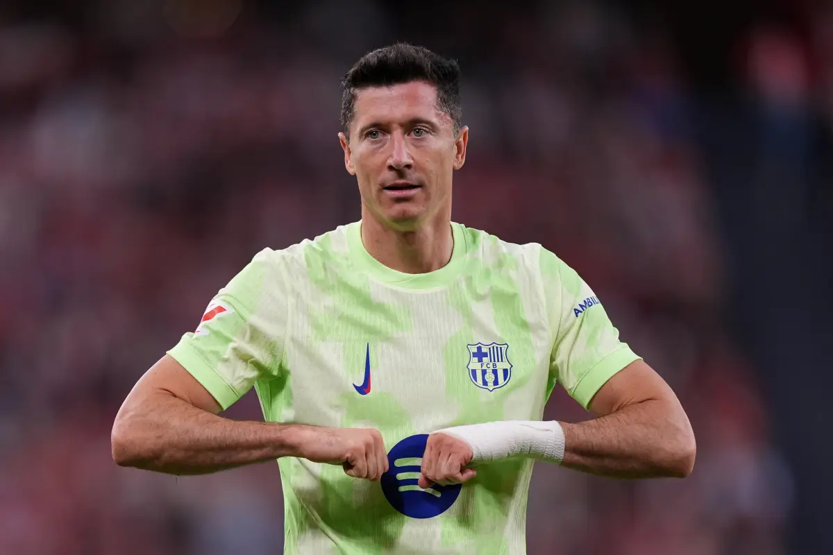 Lewandowski sufre lesión muscular y es multado por la UEFA