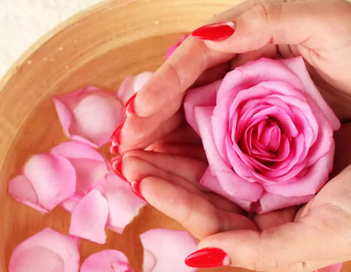Usaba tónico de agua de rosas para hidratarla y mantenerla joven.