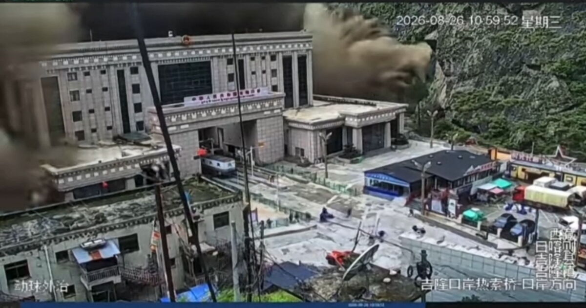 NEPAL: TRAGEDIA POR RIADA DEJA CASI 400 DESAPARECIDOS Y 95 MUERTOS